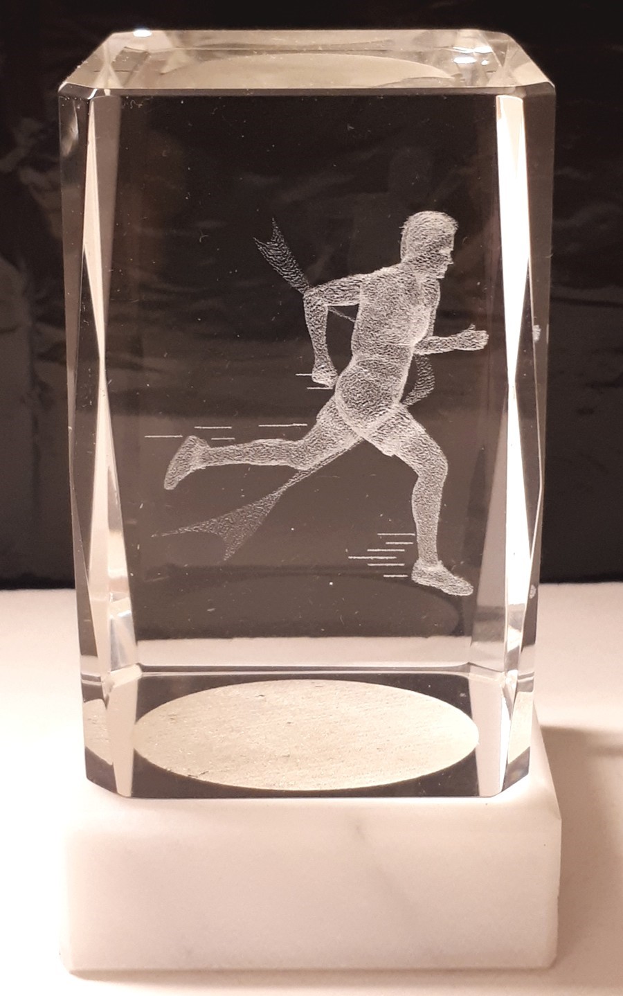 GLU-HA01 3D Glaskristal Hardlopen LAATSTE OP=OP!!